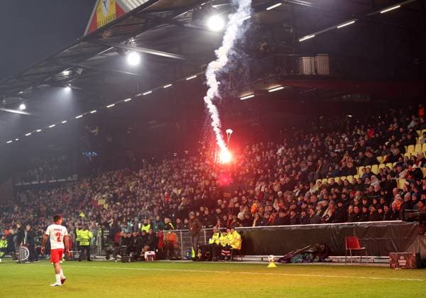 fireworks on the pitch during the match Go Ahead Eagles vs Braga at the De Adelaarshorst for the UEFA Europa League season 2025-2026 in DEVENTER, Netherlands on 29 january 2026 (Photo by Peter Lous EYE4IMAGES) -