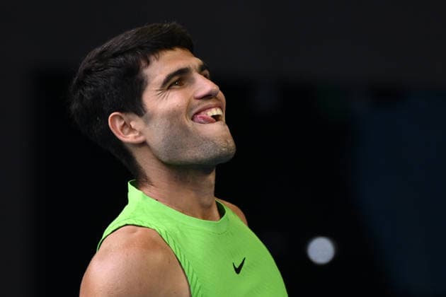 TENNIS AUSTRALIAN OPEN, Carlos Alcaraz of Spain reacts during the men™s semifinal against Alexander Zverev of Germany on day 13 of the 2026 Australian Open tennis tournament at Melbourne Park in Melbourne, Friday, January 30, 2026. ( NO ARCHIVING MELBOURNE VICTORIA AUSTRALIA  Copyright: xJOELxCARRETTx 20260130134207066571