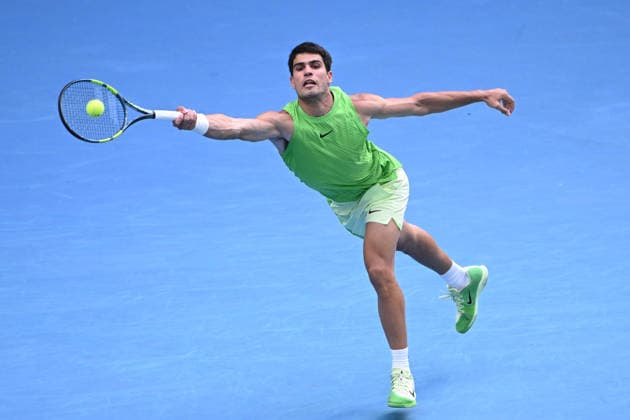 TENNIS AUSTRALIAN OPEN, Carlos Alcaraz of Spain in action during the men™s semifinal against Alexander Zverev of Germany on day 13 of the 2026 Australian Open tennis tournament at Melbourne Park in Melbourne, Friday, January 30, 2026. ( NO ARCHIVING MELBOURNE VICTORIA AUSTRALIA  Copyright: xJAMESxROSSx 20260130144283431044