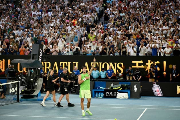 TENNIS AUSTRALIAN OPEN, Carlos Alcaraz of Spain celebrates his win in the men™s semifinal against Alexander Zverev of Germany on day 13 of the 2026 Australian Open tennis tournament at Melbourne Park in Melbourne, Friday, January 30, 2026. ( NO ARCHIVING MELBOURNE VICTORIA AUSTRALIA  Copyright: xJOELxCARRETTx 20260130164299369981