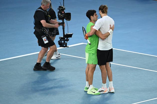 TENNIS AUSTRALIAN OPEN, Carlos Alcaraz of Spain celebrates his win in the men™s semifinal against Alexander Zverev of Germany on day 13 of the 2026 Australian Open tennis tournament at Melbourne Park in Melbourne, Friday, January 30, 2026. ( NO ARCHIVING MELBOURNE VICTORIA AUSTRALIA  Copyright: xJAMESxROSSx 20260130187025898250