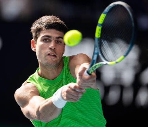 (260130) -- MELBOURNE, Jan. 30, 2026 -- Carlos Alcaraz hits a return during the men s singles semifinal match between Carlos Alcaraz of Spain and Alexander Zverev of Germany at the Australian Open tennis tournament in Melbourne, Australia, Jan. 30, 2026. (Photo by Xinhua) (SP)AUSTRALIA-MELBOURNE-TENNIS-AUSTRALIAN OPEN-MEN S SINGLES-SEMIFINAL HuxJingchen 