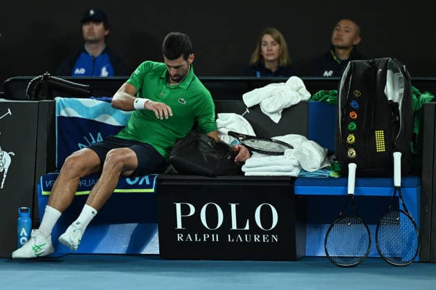 TENNIS AUSTRALIAN OPEN, Novak Djokovic of Serbia stumbles onto his bench between games during the men™s semifinal against Jannik Sinner of Italy on day 13 of the 2026 Australian Open tennis tournament at Melbourne Park in Melbourne, Friday, January 30, 2026. ( NO ARCHIVING MELBOURNE VICTORIA AUSTRALIA  Copyright: xJAMESxROSSx 20260130136687506220