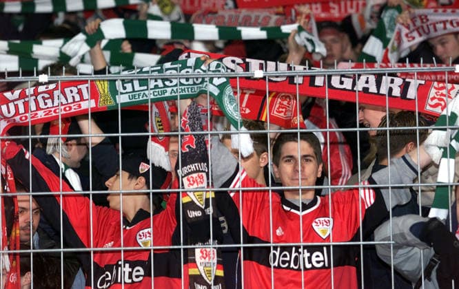 27.02.03 VfB Stuttgart - Celtic Glasgow Deutschland, Stuttgart, 27.02.2003, Fussball, UEFA Pokal, Saison 2002 2003, VfB Stuttgart - Celtic Glasgow (3:2): VfB Stuttgart Fans.