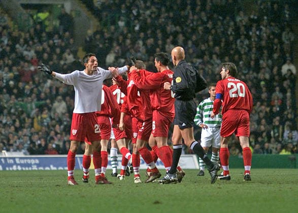 20.02.03 Celtic Glasgow - VfB Stuttgart Schottland, Glasgow, 20.02.2003, Fussball, UEFA Pokal, Saison 2002 2003, Celtic Glasgow - VfB Stuttgart (3:1): Kevin Kuranyi (VfB Stuttgart); Jubel Tor 0:1 Kuranyi.