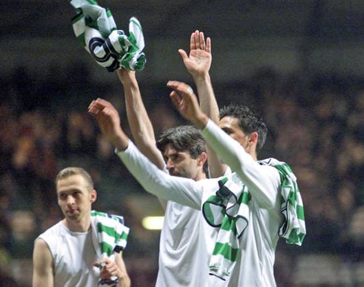 20.02.03 Celtic Glasgow - VfB Stuttgart Schottland, Glasgow, 20.02.2003, Fussball, UEFA Pokal, Saison 2002 2003, Celtic Glasgow - VfB Stuttgart (3:1): v.l. Andreas Hinkel, Zvonimir Soldo, Fernando Meira (beide VfB Stuttgart).