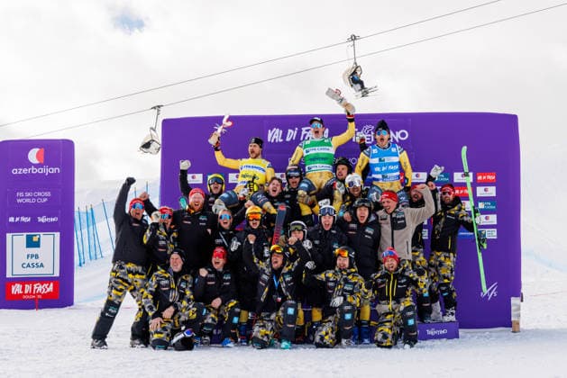 SKI CROSS - FIS SX WC Val di Fassa VAL DI FASSA,ITALY,30.JAN.26 - SKI CROSS - FIS World Cup, ladies, men. Image shows the rejoicing of Cornel Renn (GER). Florian Wilmsmann (GER) and Tim Hronek (GER) with team Germany.  GEPAxpictures xMaticxKlansek