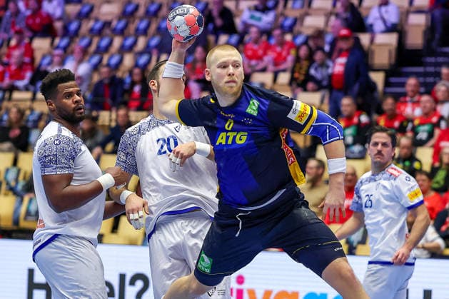 30.01.2026, Handball, Men s EHF EURO 2026, Portugal - Schweden, Jyske Bank Boxen in Herning, Dänemark, Spiel um Platz 5: Felix Möller (Sweden 06) wirft den Ball auf das Tor Dänemark