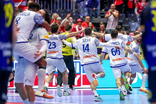 30.01.2026, Handball, Men s EHF EURO 2026, Portugal - Schweden, Jyske Bank Boxen in Herning, Dänemark, Spiel um Platz 5: Abschlussjubel nach dem Sieg von Portugal gegen Schweden. Dänemark