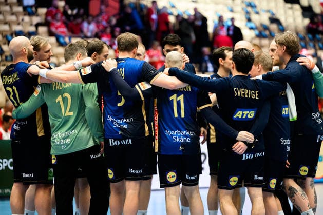 Herning: Handball EM 2026 - Spiel Platz 5 - Portugal - Schweden die Mannschaft von Schweden Herning Jyske Bank Boxen Daenemark