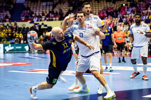 HERNING, DENMARK - JANUARY 30: Oscar Bergendahl (Sweden, 32) in attack during the EHF EURO 2026 Placement match 5 6 between Portugal vs Sweden at Jyske Bank Boxen Arena on January 30, 2026 in Herning, Denmark. Midtjylland Denmark Copyright: xMarioxM.xKobergx
