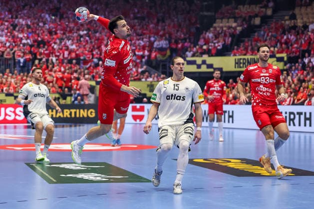 30.01.2026, Handball, Men s EHF EURO 2026, Deutschland - Kroatien, Jyske Bank Boxen in Herning, Dänemark, Semi Finals: Marin sipic (Croatia 53) wirft den Ball auf das Tor Dänemark