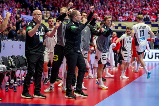30.01.2026, Handball, Men s EHF EURO 2026, Deutschland - Kroatien, Jyske Bank Boxen in Herning, Dänemark, Semi Finals: Die ddeutsche Bank jubelnd Dänemark