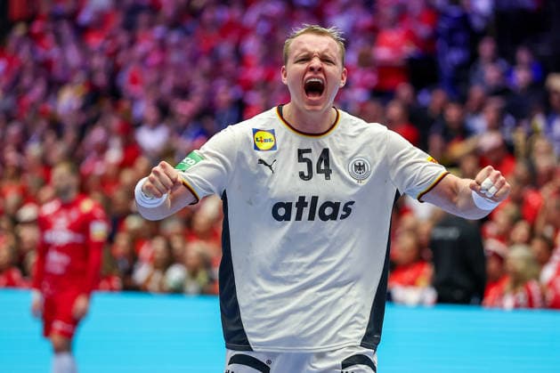 30.01.2026, Handball, Men s EHF EURO 2026, Deutschland - Kroatien, Jyske Bank Boxen in Herning, Dänemark, Semi Finals: Justus Fischer (Germany 54) jubelnd Dänemark