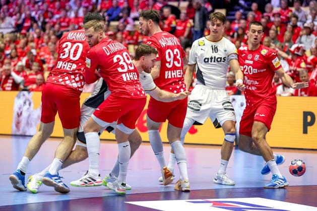 30.01.2026, Handball, Men s EHF EURO 2026, Deutschland - Kroatien, Jyske Bank Boxen in Herning, Dänemark, Semi Finals: Johannes Golla (Germany 04) xzz Marko Mamic (Croatia 30) David Mandic (Croatia 39) Veron Nacinovic (Croatia 93) Dänemark