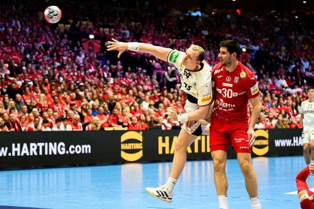 Herning: Handball EM 2026 - Halbfinale - Deutschland - Kroatien Justus Fischer (Deutschland), Marko Mamic (Kroatien) Herning Jyske Bank Boxen Daenemark