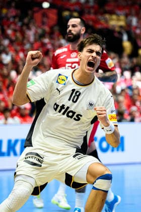 Herning: Handball EM 2026 - Halbfinale - Deutschland - Kroatien Julian Köster Koester (Deutschland) Jubel Freude Emotion Torjubel Torschuetze Torschütze Herning Jyske Bank Boxen Daenemark *** Herning handball European Championship 2026 semi-final Germany Croatia Julian Köster Koester Germany jubilation joy emotion goal celebration goal scorer Herning Jyske Bank boxing Denmark