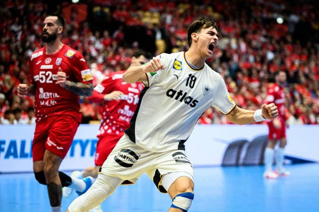Herning: Handball EM 2026 - Halbfinale - Deutschland - Kroatien Julian Köster Koester (Deutschland) Jubel Freude Emotion Torjubel Torschuetze Torschütze Herning Jyske Bank Boxen Daenemark