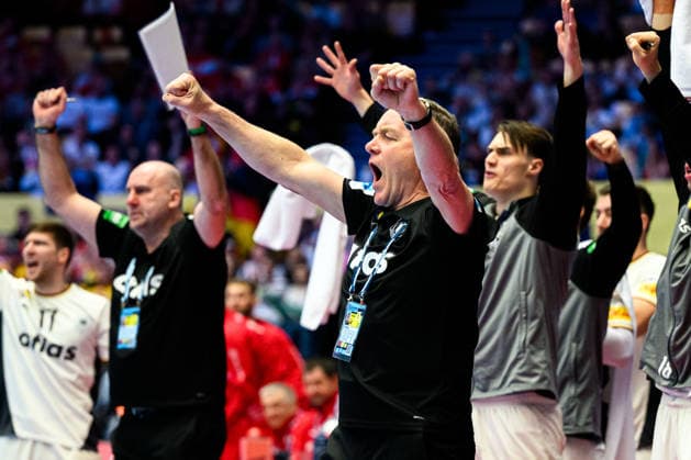 Herning: Handball EM 2026 - Halbfinale - Deutschland - Kroatien Trainer Alfred Gislason (Deutschland) Jubel Freude Emotion Herning Jyske Bank Boxen Daenemark *** Herning Handball European Championship 2026 semi-final Germany Croatia Coach Alfred Gislason Germany Cheers Joy Emotion Herning Jyske Bank Boxing Denmark