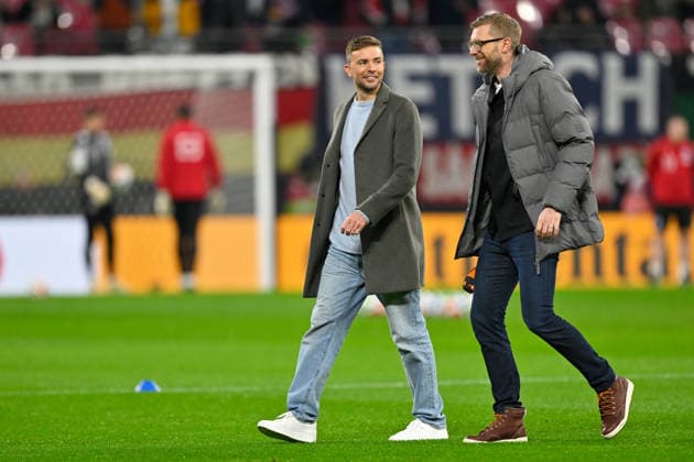 Leipzig, Red Bull Arena, 17.11.25, GER, Herren, Qualifikation WM 2026, Deutschland - Slowakei Bild: v.li. Christoph KRAMER und Per MERTESACKER UEFA regulations prohibit any use of photographs as image sequences and or quasi-video. Sachsen Deutschland *** Leipzig, Red Bull Arena, 17 11 25, GER, Men, Qualification World Cup 2026, Germany Slovakia Picture from left Christoph KRAMER and Per MERTESACKER UEFA regulations prohibit any use of photographs as image sequences and or quasi video Saxony Germany