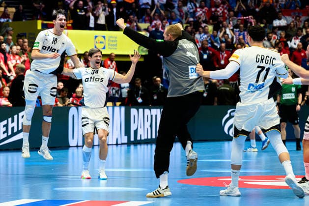 Herning: Handball EM 2026 - Halbfinale - Deutschland - Kroatien Julian Köster Koester (Deutschland), Rune Dahmke (Deutschland), Torhueter David Späth David Spaeth (Deutschland), Marko Grgic (Deutschland) Schlussjubel Schlußjubel Emotion Freude Herning Jyske Bank Boxen Daenemark