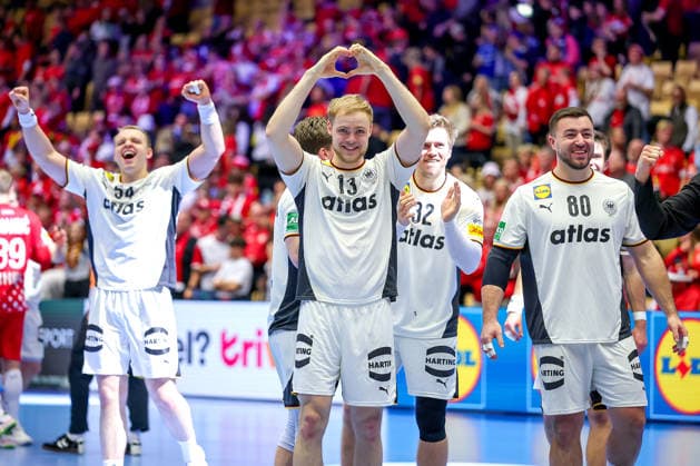 30.01.2026, Handball, Men s EHF EURO 2026, Deutschland - Kroatien, Jyske Bank Boxen in Herning, Dänemark, Semi Finals: Deutschland steht nach dem Sieg gegen Kroatien im Finale. Abschlussjubel nach dem Sieg. Siegerjubel. Justus Fischer (Germany 54) Matthes Langhoff (Germany 13) Franz Semper (Germany 32) Jannik Kohlbacher (Germany 80) Dänemark