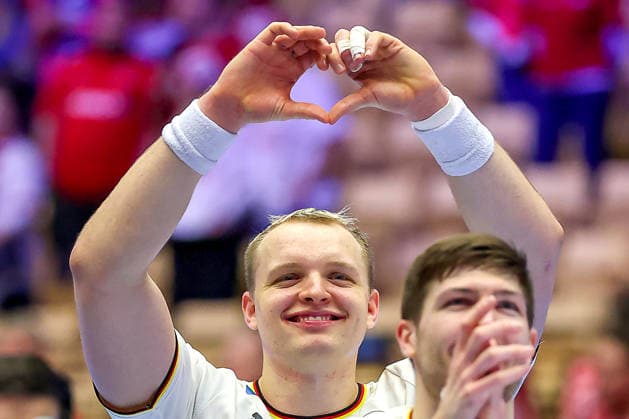 30.01.2026, Handball, Men s EHF EURO 2026, Deutschland - Kroatien, Jyske Bank Boxen in Herning, Dänemark, Semi Finals: Deutschland steht nach dem Sieg gegen Kroatien im Finale. Abschlussjubel nach dem Sieg. Siegerjubel. Justus Fischer (Germany 54) Dänemark
