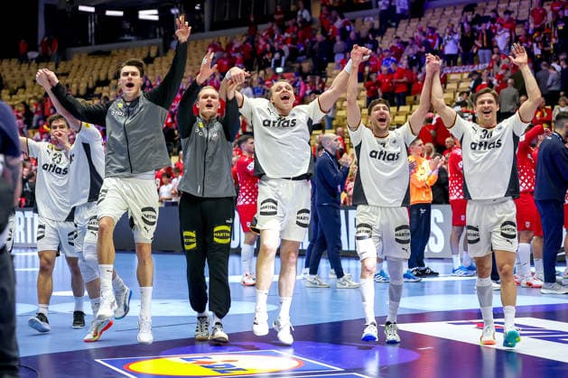 30.01.2026, Handball, Men s EHF EURO 2026, Deutschland - Kroatien, Jyske Bank Boxen in Herning, Dänemark, Semi Finals: Deutschland steht nach dem Sieg gegen Kroatien im Finale. Abschlussjubel nach dem Sieg. Siegerjubel. Renars Uscins (Germany 23) Matthes Langhoff (Germany 13) Miro Schluroff (Germany 05) David Späth (Germany 01) Justus Fischer (Germany 54) Lukas Zerbe (Germany 17) Rune Dahmke (Germany 34) Dänemark