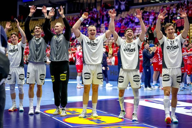 30.01.2026, Handball, Men s EHF EURO 2026, Deutschland - Kroatien, Jyske Bank Boxen in Herning, Dänemark, Semi Finals: Deutschland steht nach dem Sieg gegen Kroatien im Finale. Abschlussjubel nach dem Sieg. Siegerjubel. Nils Lichtlein (Germany 03) Miro Schluroff (Germany 05) David Späth (Germany 01) Justus Fischer (Germany 54) Lukas Zerbe (Germany 17) Rune Dahmke (Germany 34) Dänemark