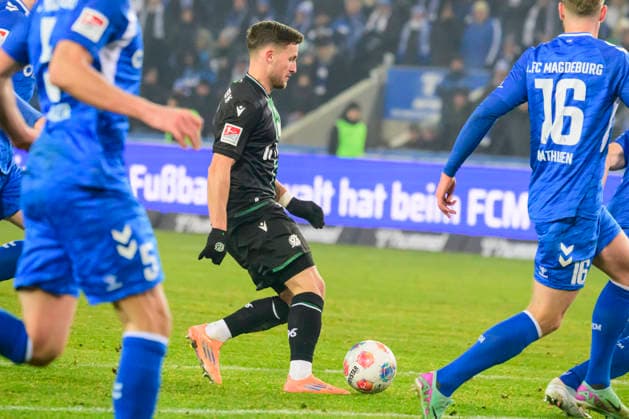 In the picture, from left: Enzo¯Leopold¯(Hannover¯96) goal, to 1:2, celebreting the goal, joy, jubilation, cheering, GER, Magdeburg, 1.FC Magdeburg vs Hannover 96, 2. Bundesliga, soccer, DFB, 2025 2026 season, AVNET Arena, match day, DFB DFL REGULATIONS PROHIBIT ANY USE OF PHOTOGRAPHS AS IMAGE SEQUENCES AND OR QUASI-VIDEO, 30.01.2026,