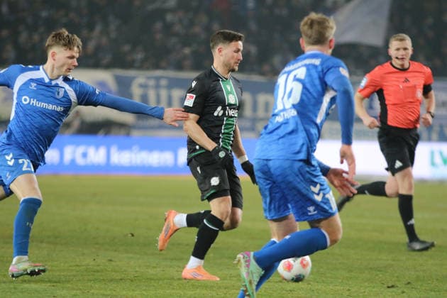 30.01.2026 Fußball Herren 2025 2026 2. Bundesliga 20. Spieltag 1. FC Magdeburg - Hannover 96 Avnet Arena Magdeburg Enzo Leopold (Hannover, 8, schwarz) mit Zug zum Tor. Magdeburg Sachsen-Anhalt Deutschland