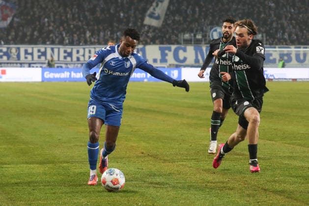 30.01.2026, xgox, Fussball 2. Bundesliga, 1. FC Magdeburg - Hannover 96 emspor, v.l. Lubambo Musonda (Magdeburg, 19), Kolja Oudenne (Hannover, 29) (DFL DFB REGULATIONS PROHIBIT ANY USE OF PHOTOGRAPHS as IMAGE SEQUENCES and or QUASI-VIDEO) Magdeburg