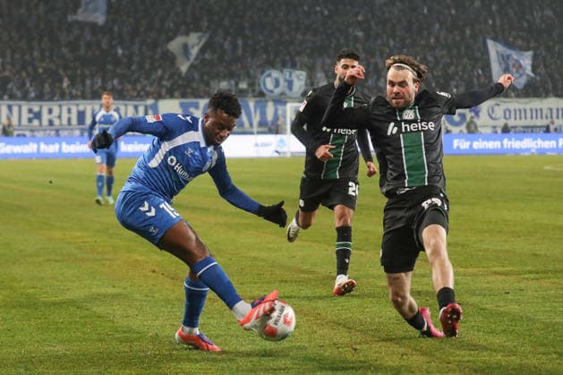 30.01.2026, xgox, Fussball 2. Bundesliga, 1. FC Magdeburg - Hannover 96 emspor, v.l. Lubambo Musonda (Magdeburg, 19), Kolja Oudenne (Hannover, 29) Zweikampf, Duell, Kampf, tackle (DFL DFB REGULATIONS PROHIBIT ANY USE OF PHOTOGRAPHS as IMAGE SEQUENCES and or QUASI-VIDEO) Magdeburg