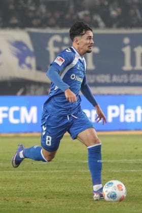 30.01.2026, xgox, Fussball 2. Bundesliga, 1. FC Magdeburg - Hannover 96 emspor, v.l. Laurin Ulrich (Magdeburg, 8) Freisteller, Einzelbild, Ganzkoerper, single frame (DFL DFB REGULATIONS PROHIBIT ANY USE OF PHOTOGRAPHS as IMAGE SEQUENCES and or QUASI-VIDEO) Magdeburg
