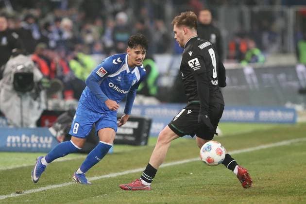 Magdeburg, Sachsen-Anhalt, Deutschland, 30.01.2026: Avnet Arena: 20. Spieltag, Saison 2025 26, 2. Fußball-Bundesliga: 1. FC Magdeburg - Hannover 96: Laurin Ulrich (8, 1. FC Magdeburg) und Benjamin Källman (09, Hannover 96)