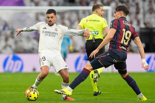 REAL MADRID CF v LEVANTE UD. LA LIGA 2025 2026. ROUND 20. Real Madrid CF™s Dani Ceballos (l) and Levante UD s Carlos Espi during La Liga match. January 17, 2026. (ALTERPHOTOS Acero) MadridSpain  Copyright: xAcerox