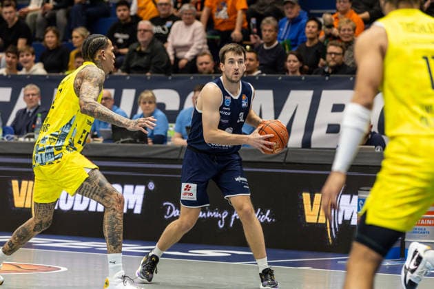 GER, easy-Credit Basketball-Bundesliga, Syntainics MBC - EWE Baskets Oldenburg. 30.01.2026, Stadthalle, Weißenfels, GER, easy-Credit Basketball-Bundesliga, Syntainics MBC - EWE Baskets Oldenburg. Spencer Reaves (Syntainics MBC, 31) Â Foto Alexander Trienitz Weißenfels Stadthalle Sachsen-Anhalt Deutschland