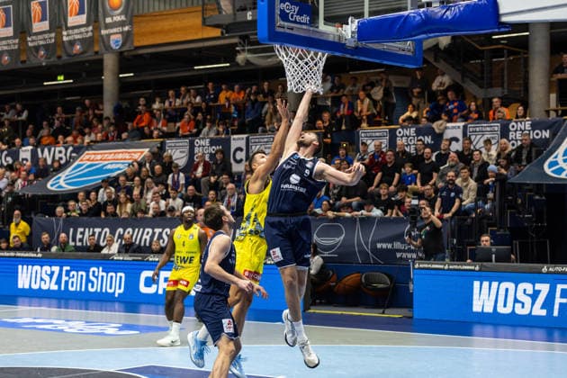 GER, easy-Credit Basketball-Bundesliga, Syntainics MBC - EWE Baskets Oldenburg. 30.01.2026, Stadthalle, Weißenfels, GER, easy-Credit Basketball-Bundesliga, Syntainics MBC - EWE Baskets Oldenburg. Kresimir Nikic (Syntainics MBC, 9), Filip Stanic Filip Stanic (EWE Baskets Oldenburg 65) Â Foto Alexander Trienitz Weißenfels Stadthalle Sachsen-Anhalt Deutschland