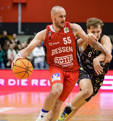 Simon Krajcovic, Thore Dilschmann 2.Bundesliga Pro A, 20. Spieltag, 46ers, Basketball, Basketball Saison 2025 2026, BBL, Deutschland, Gießen 46ers Uni Baskets Münster, Gießen in rot, Herren, Münster in schwarz
