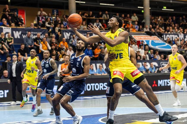 GER, easy-Credit Basketball-Bundesliga, Syntainics MBC - EWE Baskets Oldenburg. 30.01.2026, Stadthalle, Weißenfels, GER, easy-Credit Basketball-Bundesliga, Syntainics MBC - EWE Baskets Oldenburg. Dakarai Tucker (EWE Baskets Oldenburg 7) Â Foto Alexander Trienitz Weißenfels Stadthalle Sachsen-Anhalt Deutschland