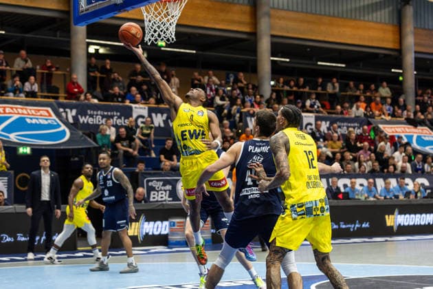 GER, easy-Credit Basketball-Bundesliga, Syntainics MBC - EWE Baskets Oldenburg. 30.01.2026, Stadthalle, Weißenfels, GER, easy-Credit Basketball-Bundesliga, Syntainics MBC - EWE Baskets Oldenburg. Kyle Lofton (EWE Baskets Oldenburg 0) Â Foto Alexander Trienitz Weißenfels Stadthalle Sachsen-Anhalt Deutschland