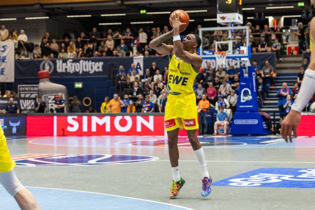 GER, easy-Credit Basketball-Bundesliga, Syntainics MBC - EWE Baskets Oldenburg. 30.01.2026, Stadthalle, Weißenfels, GER, easy-Credit Basketball-Bundesliga, Syntainics MBC - EWE Baskets Oldenburg. Kyle Lofton (EWE Baskets Oldenburg 0) Â Foto Alexander Trienitz Weißenfels Stadthalle Sachsen-Anhalt Deutschland