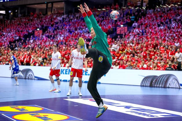 30.01.2026, Handball, Men s EHF EURO 2026, Dänemark - Island, Jyske Bank Boxen in Herning, Dänemark, Semi Finals: Emil Nielsen (Denmark 12) Parade Dänemark