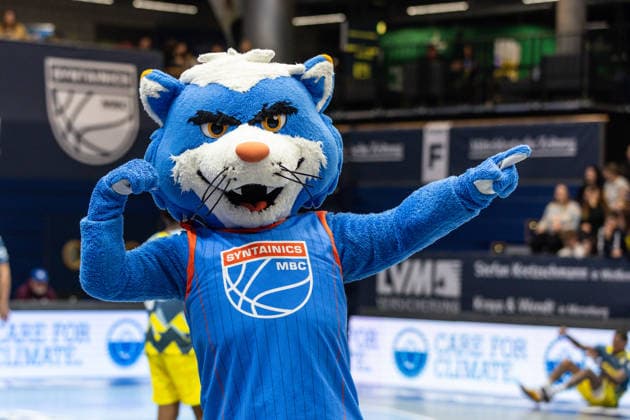 GER, easy-Credit Basketball-Bundesliga, Syntainics MBC - EWE Baskets Oldenburg. 30.01.2026, Stadthalle, Weißenfels, GER, easy-Credit Basketball-Bundesliga, Syntainics MBC - EWE Baskets Oldenburg. Wolfi, Maskottchen des Syntainics MBC Â Foto Alexander Trienitz Weißenfels Stadthalle Sachsen-Anhalt Deutschland