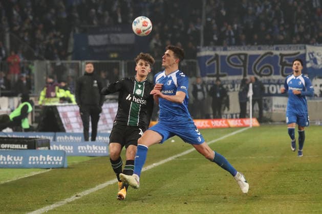 30.01.2026, xgox, Fussball 2. Bundesliga, 1. FC Magdeburg - Hannover 96 emspor, v.l. Noah Weisshaupt (Weißhaupt, Hannover, 10) Tobias Mueller (Magdeburg, 5) Zweikampf, Duell, Kampf, tackle (DFL DFB REGULATIONS PROHIBIT ANY USE OF PHOTOGRAPHS as IMAGE SEQUENCES and or QUASI-VIDEO) Magdeburg
