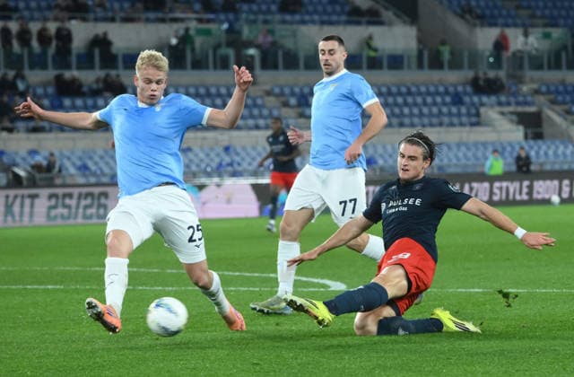 January 30, 2026, Rome, ITALY: Lazio s Oliver Provstgaard (L) and Genoa s Lorenzo Colombo (R) in action during the Italian Serie A soccer match SS Lazio vs Genoa CFC at Olimpico stadium in Rome, Italy, 30 January 2026. .ANSA ALESSANDRO DI MEO Serie A: Lazio - Genoa  - ZUMAa110 20260130_zaf_a110_018 Copyright: xAlessandroxDixMeox