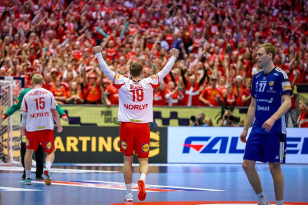 30.01.2026, Handball, Men s EHF EURO 2026, Dänemark - Island, Jyske Bank Boxen in Herning, Dänemark, Semi Finals: Dänemark zieht durch den Sieg gegen Island ins Finale ein. Abschlussjubel, Siegerjubel Dänemark. Mathias Gidsel (Denmark 19) Dänemark
