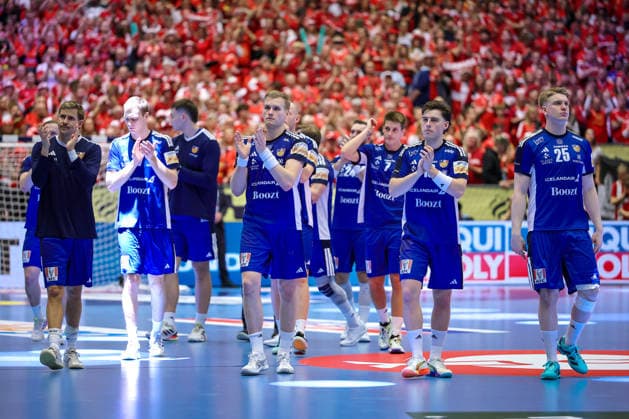 30.01.2026, Handball, Men s EHF EURO 2026, Dänemark - Island, Jyske Bank Boxen in Herning, Dänemark, Semi Finals: Enttäuschte Gesichter bei den Isländern nach der Niederlage gegen Dänemark. Ellioi Vioarsson (Iceland 18) enttäuscht Enttäuschung Dänemark