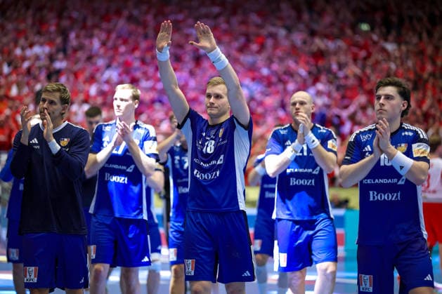 30.01.2026, Handball, Men s EHF EURO 2026, Dänemark - Island, Jyske Bank Boxen in Herning, Dänemark, Semi Finals: Enttäuschte Gesichter bei den Isländern nach der Niederlage gegen Dänemark. Ellioi Vioarsson (Iceland 18) enttäuscht Enttäuschung Dänemark