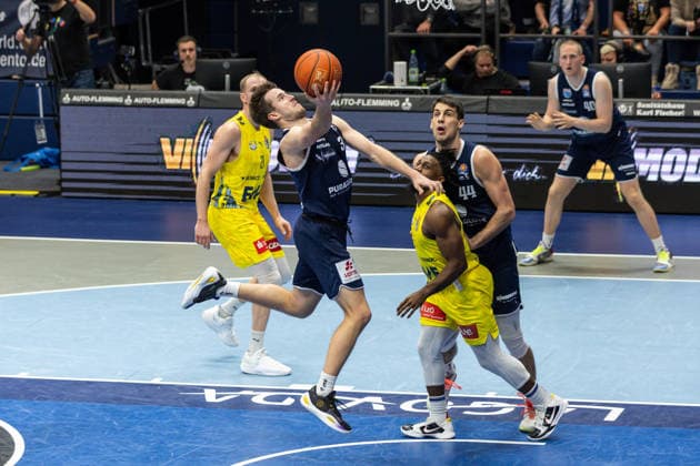 GER, easy-Credit Basketball-Bundesliga, Syntainics MBC - EWE Baskets Oldenburg. 30.01.2026, Stadthalle, Weißenfels, GER, easy-Credit Basketball-Bundesliga, Syntainics MBC - EWE Baskets Oldenburg. Charles Callison (Syntainics MBC, 23) Â Foto Alexander Trienitz Weißenfels Stadthalle Sachsen-Anhalt Deutschland